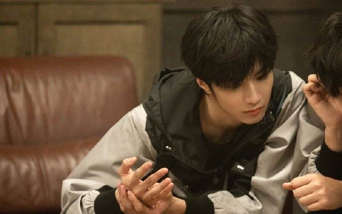 刘耀文初中毕业照曝光：养成系狼崽，有着“反差萌”的身高与实力