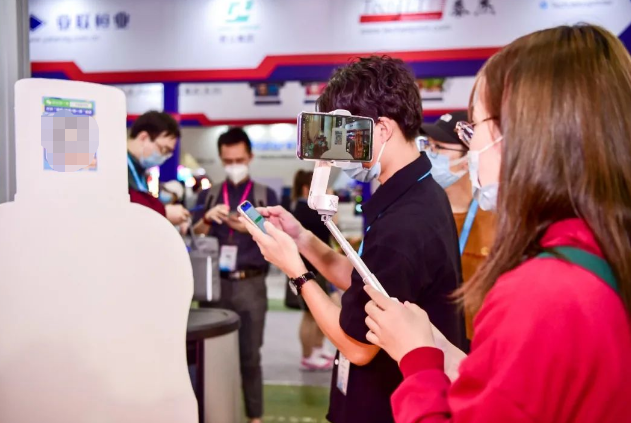 大学生的“洗头式”社交，令不少家长不能理解，学生却深有同感