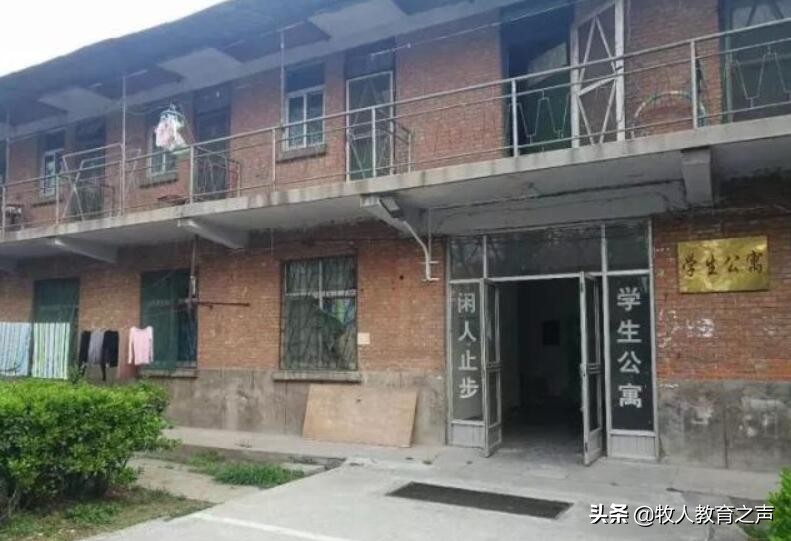 国内宿舍“最差”的3所大学，看上去像危房，家长：真像贫民窟