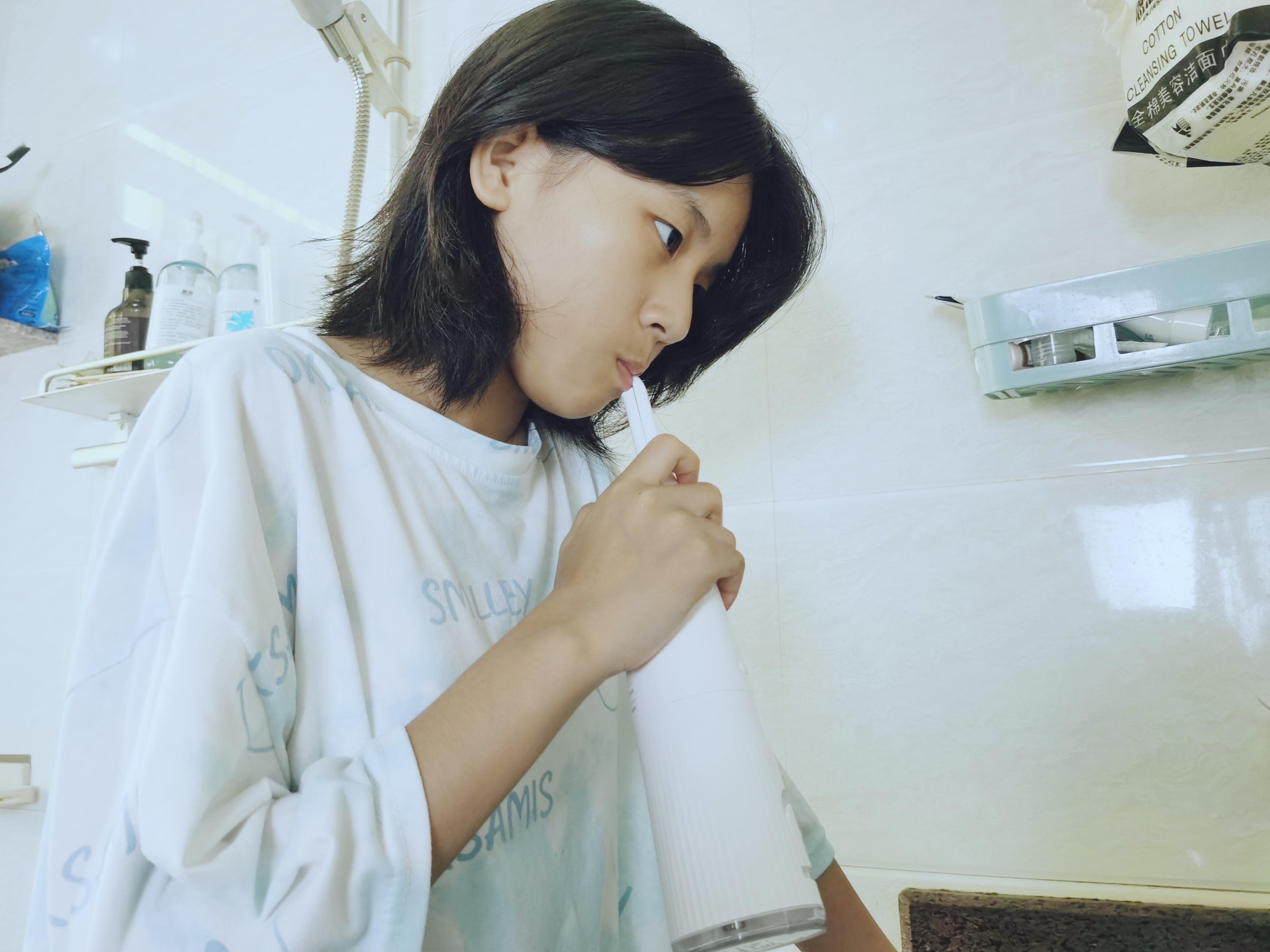 深层护理看得见，美的智能SPA微气泡可视化冲牙器上手实测