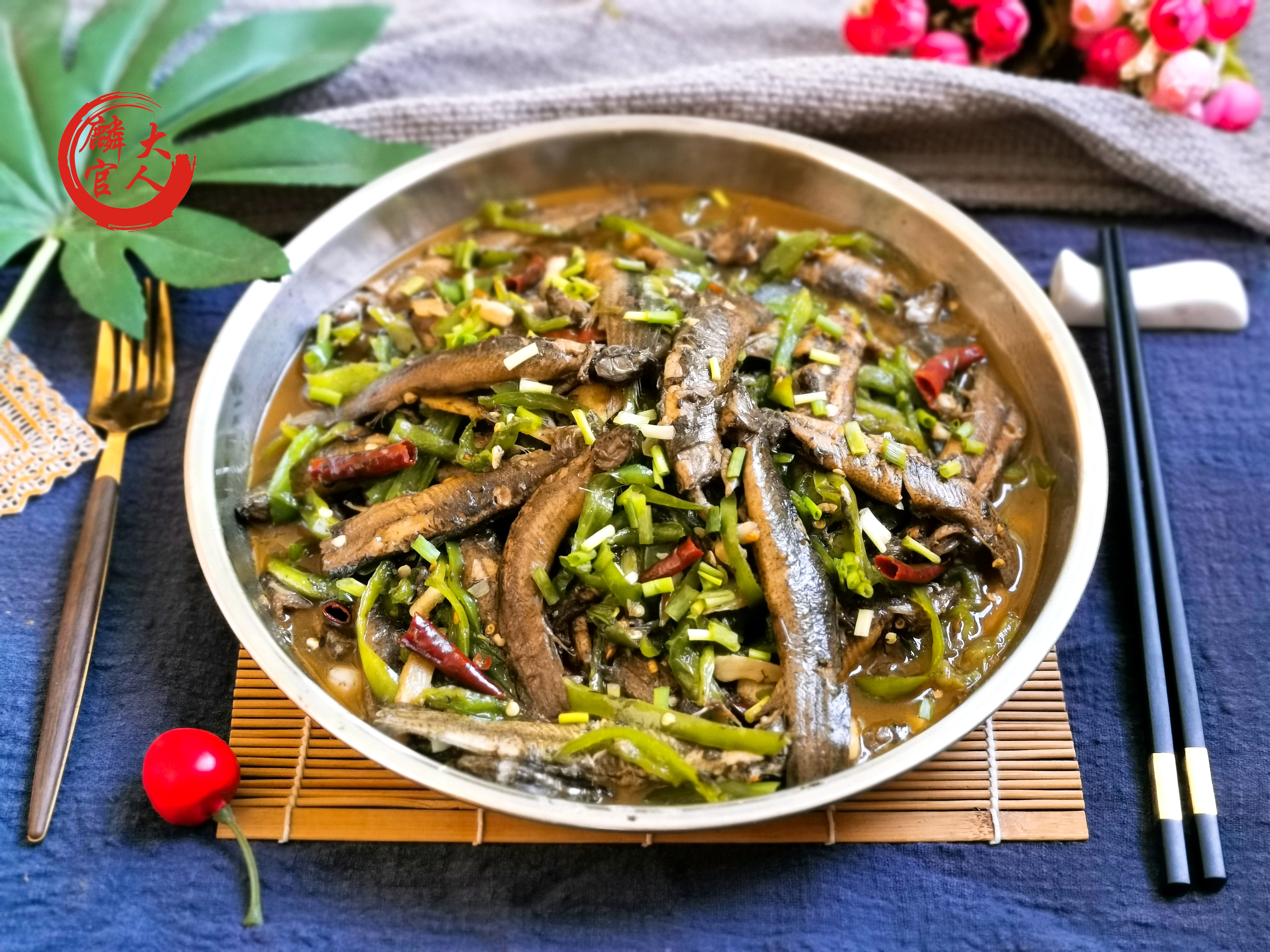 问老妈嘴馋想吃点什么时,老妈总会毫不犹豫的对我说——"带点泥鳅回来