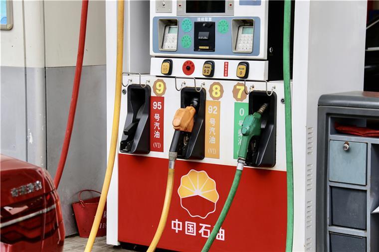 120升的油箱被加了161升油，加油站简直天秀