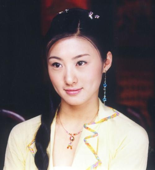但今天的这个王惠是娱乐圈中的一位女演员,艺名阳光