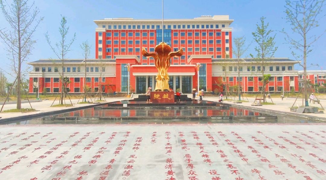 黄冈中学和麻城一中，谁将是未来的黄冈第一？希望学习襄阳模式