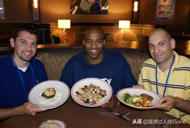 42岁卡特为什么还要打nba(41岁卡特为留NBA有多努力？身材如20岁小伙，近10年戒掉油腻食物)