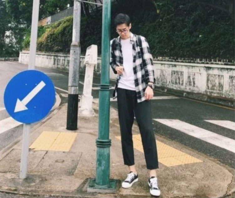 听说丑的男生找个女朋友就会变帅，你不信？来看看这几个小哥哥