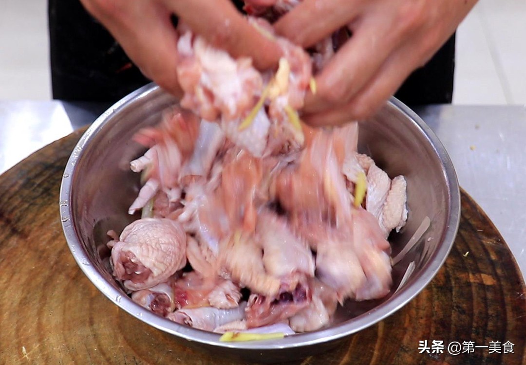 ***肉炖土豆怎么炖好吃（家庭版***肉炖土豆做法好吃又简单）