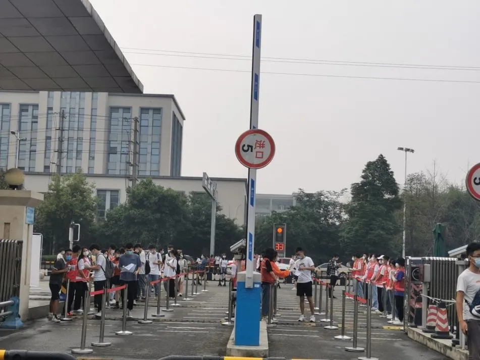 仅次于高考人数，四川20万高三学子在88个考点参加“小高考”