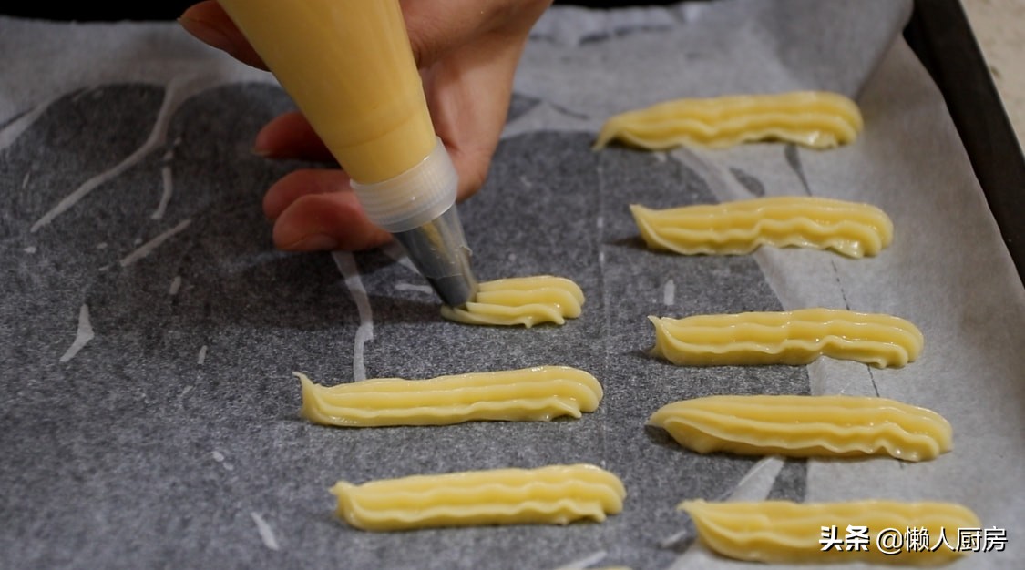 外国人最爱吃的小油条，我不用油炸的方法，吃起来外酥里软
