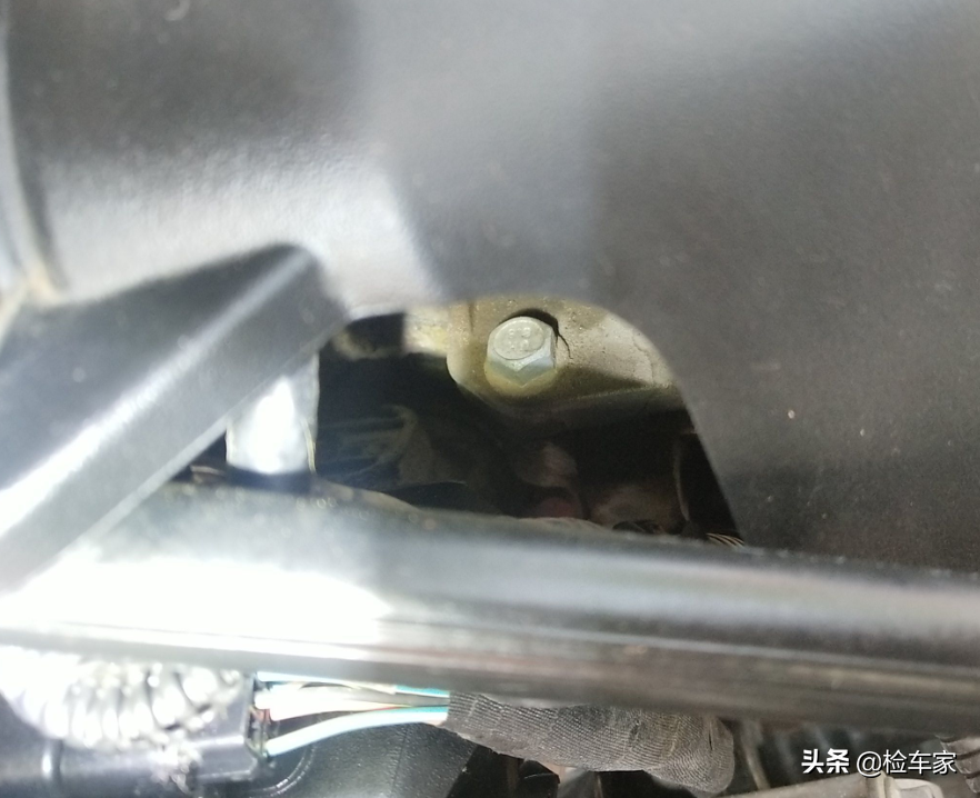 买车送男友！小姐姐25万买这辆科迈罗，网友：这都拆了能过户吗？