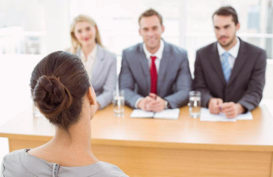 大学生自我介绍模板（让你脱颖而出的自我介绍模板）