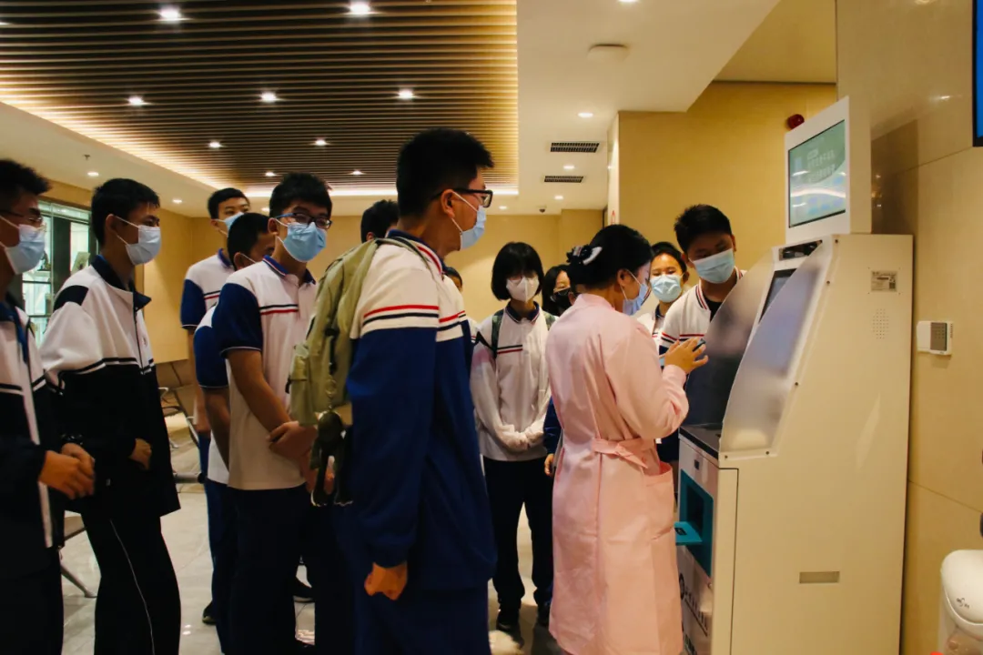 市实验学校高二学生到淄博市中医医院东院区体验中医药文化