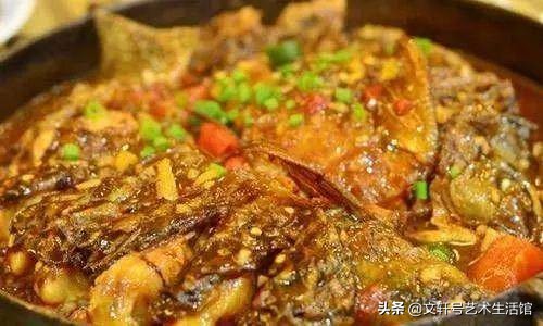 桂林10大好玩景点和10大好吃特产。
