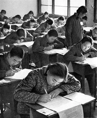 巨星陨落！1977年面谏邓小平同志时，首倡恢复高考并被采纳，被誉为“倡导恢复高考第一人”