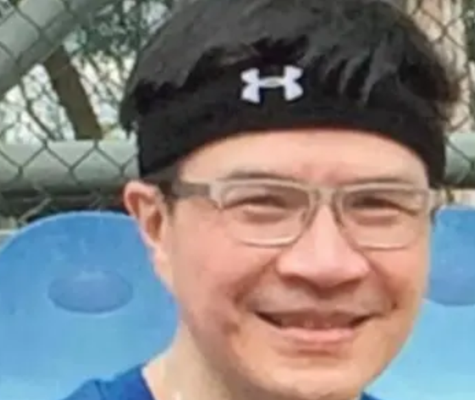 2015年，一名香港教授将2个瑜伽球放入车内，毒死了妻子和女儿