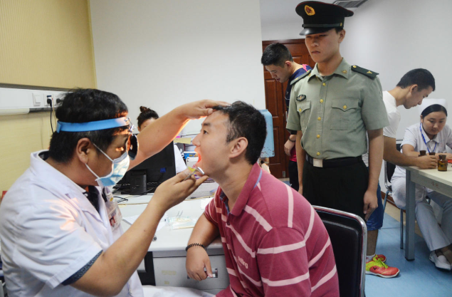 录取分数在550分左右的军校，毕业能拿到铁饭碗，适合中等生报考