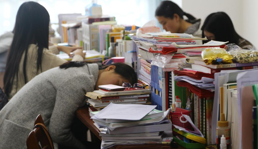 大学生花样请假条走红，还未毕业已先成家，理由让老师无法拒绝