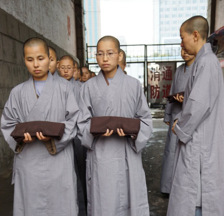 广东谭家三姐妹：青春年华集体出家为尼，多年后两人当上住持