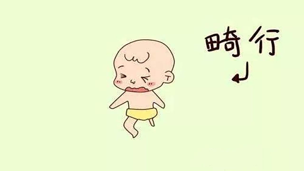 印度一男孩先天畸形，头大眼睛小却被称神灵转世，网友：这娃毁了
