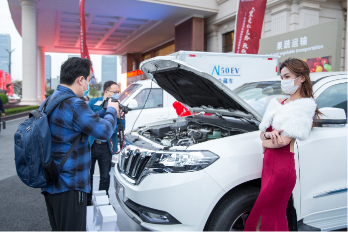 新龍馬汽車(chē)回歸商用車(chē)“重走紅色路”雙車(chē)齊發(fā)鼓士氣