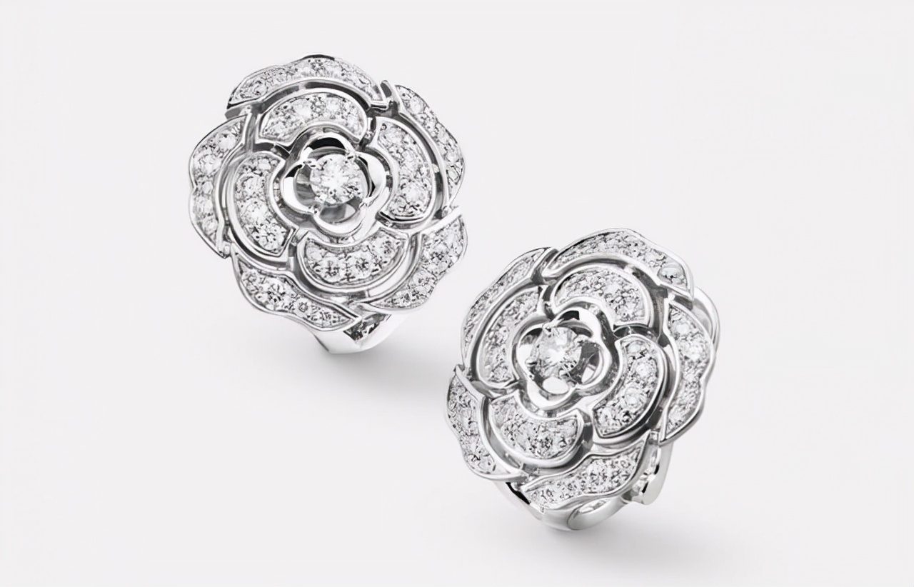 铂金和黄金哪个更保值？