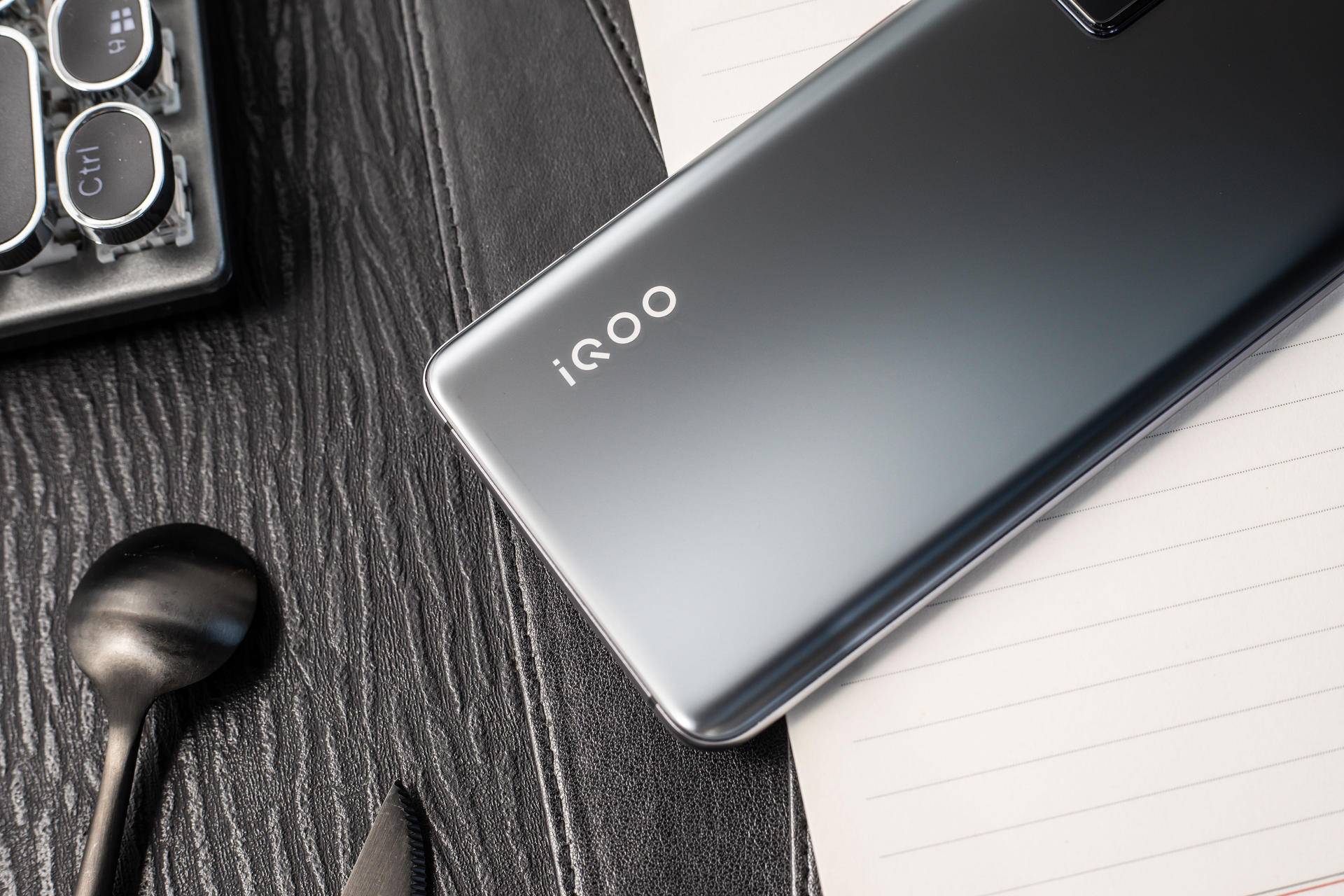 双核手机推荐超大底主摄双核对焦iqoo5手机详解