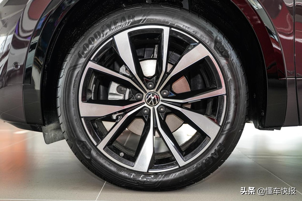 尺寸够大、配置具备豪华感，到店探访大众SUV揽境