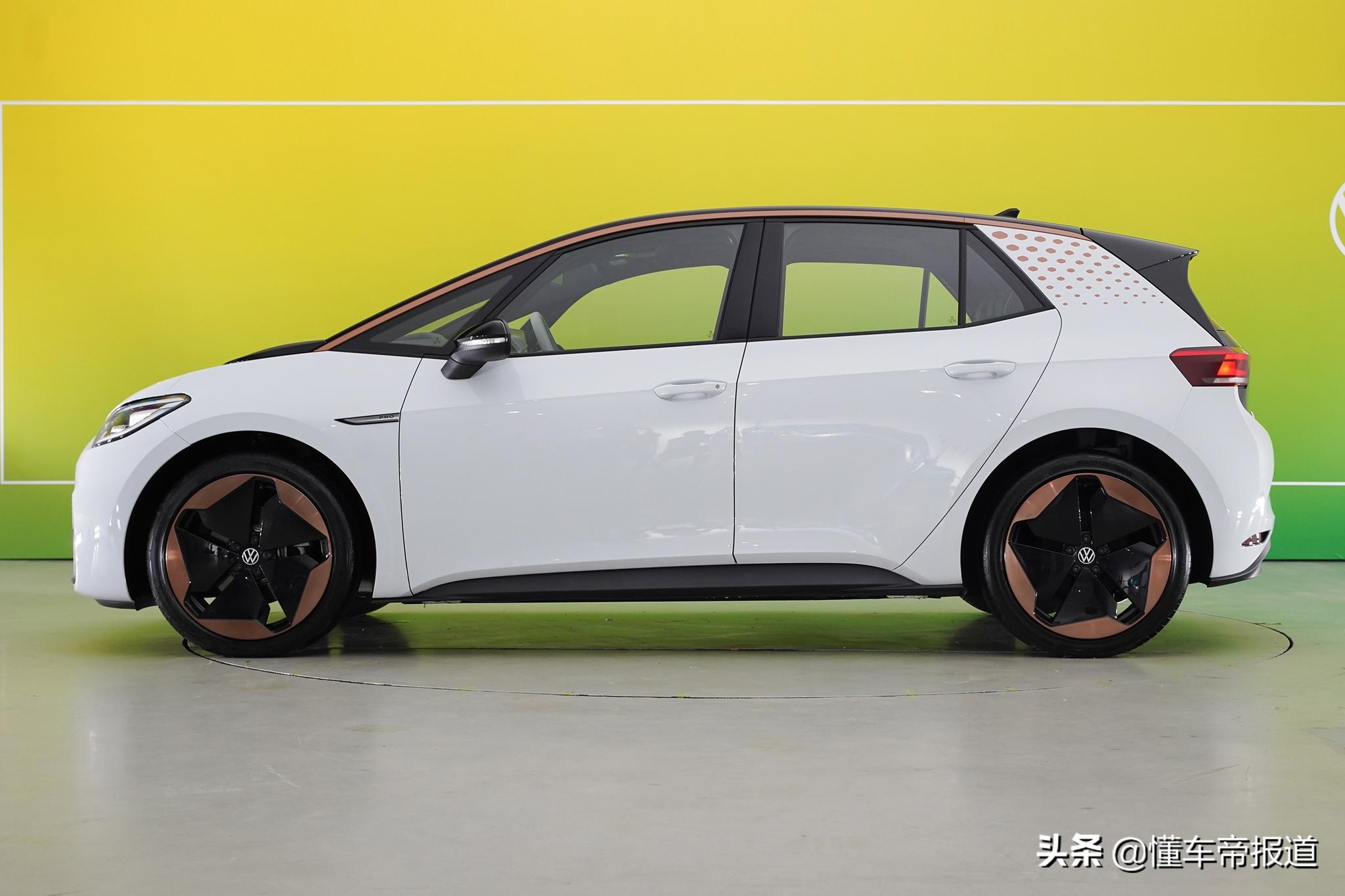新车 </p><p>　　 售15.9888万元起，上汽大众ID.3上市，NEDC续航里程430公里
