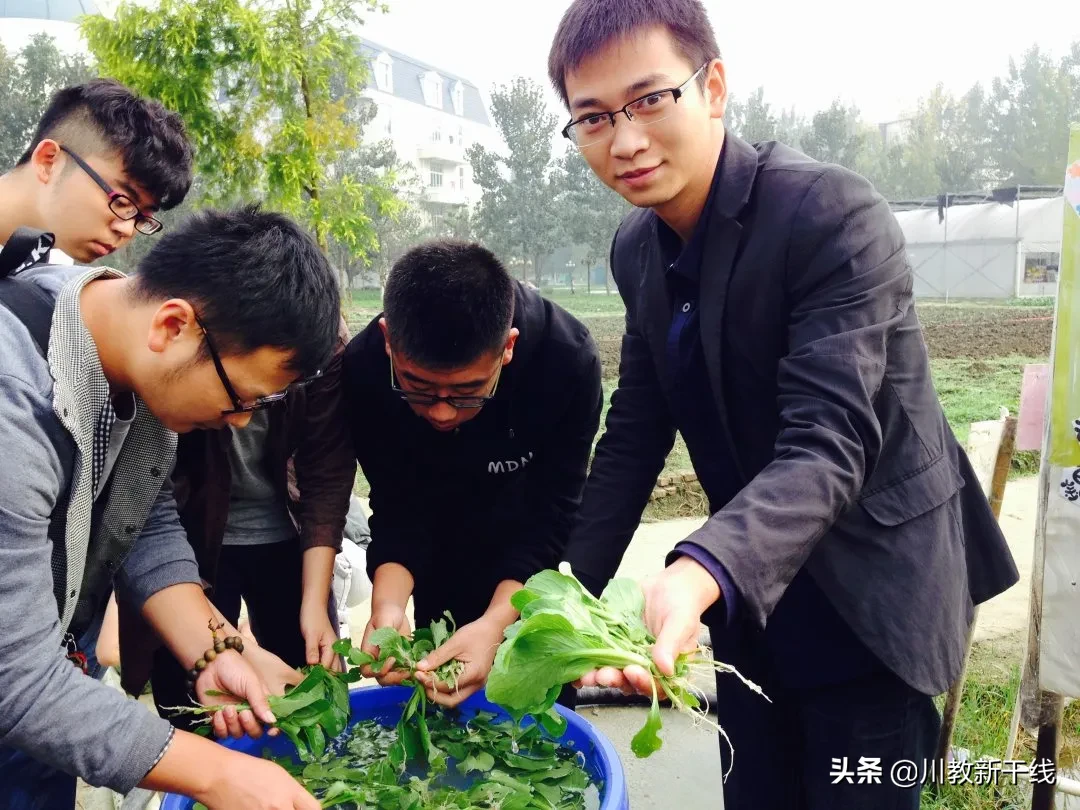 邓忠君：扎根四川大学锦城学院学生农场的“现代农夫”