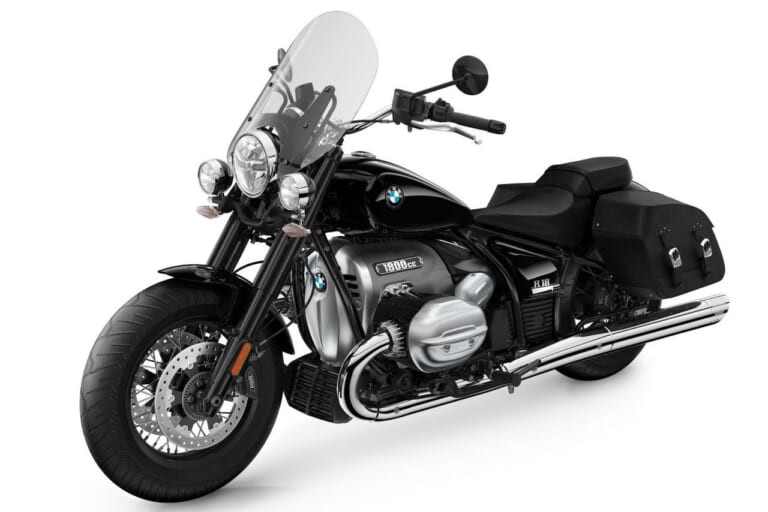 共推出金属火星红,曼哈顿磨砂黑以及银河金x金属钛银等三色,让r18的