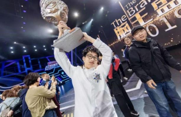 浙江数学天才走红，各大高校争相录取，北大自降200分