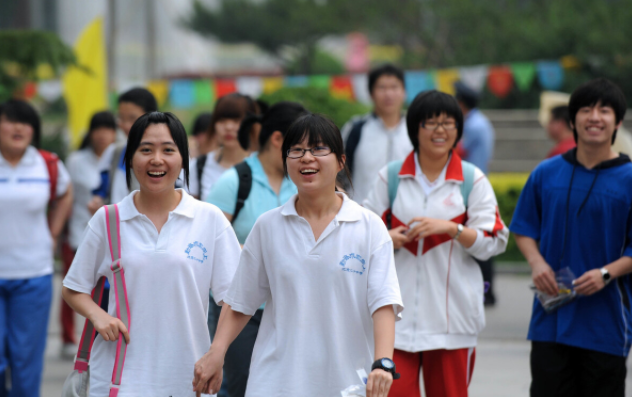 白岩松：再苦也不会送孩子去住校，说出住校的弊端，值得家长沉思