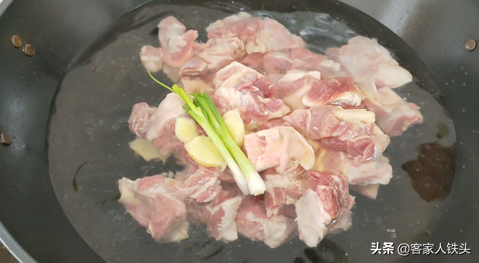 煲羊肉汤，想要好喝别乱加料，手把手教你一锅，汤鲜肉香还没膻味