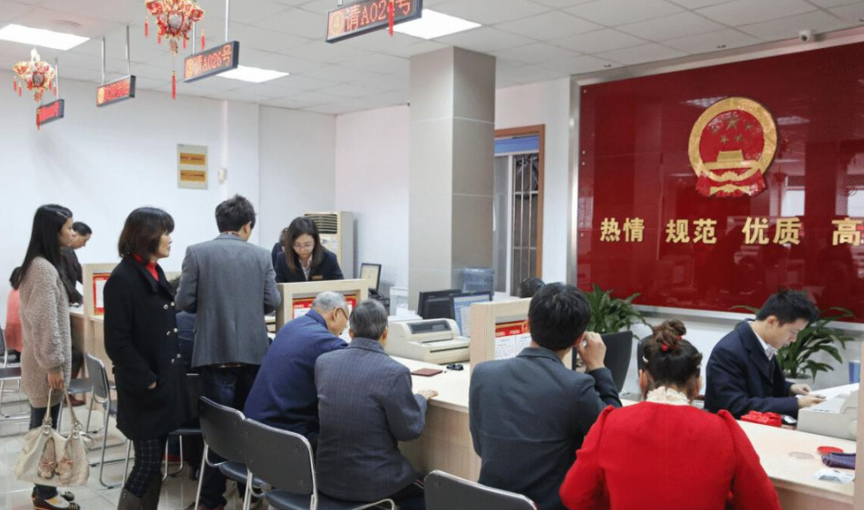 公务员“吃香”岗位排行，公检法登上榜首，薪资高福利待遇好