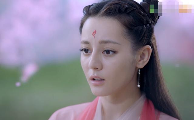 迪丽热巴生图引热议,粉丝斥摄影师恶意P图,对方怒曝原图视频