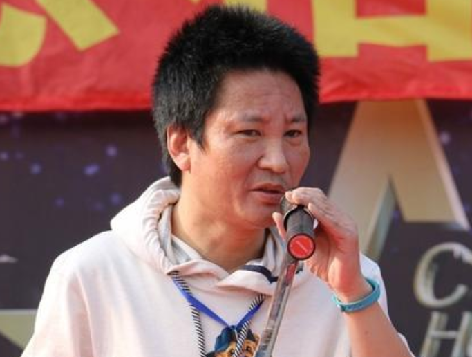 作家刘信达嘲笑郭麒麟没文化，呼吁禁止其上综艺，反成跳梁小丑