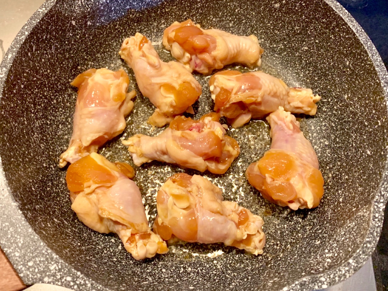 给啥都不换的蛋黄焗鸡翅，看着就流口水，太过瘾了