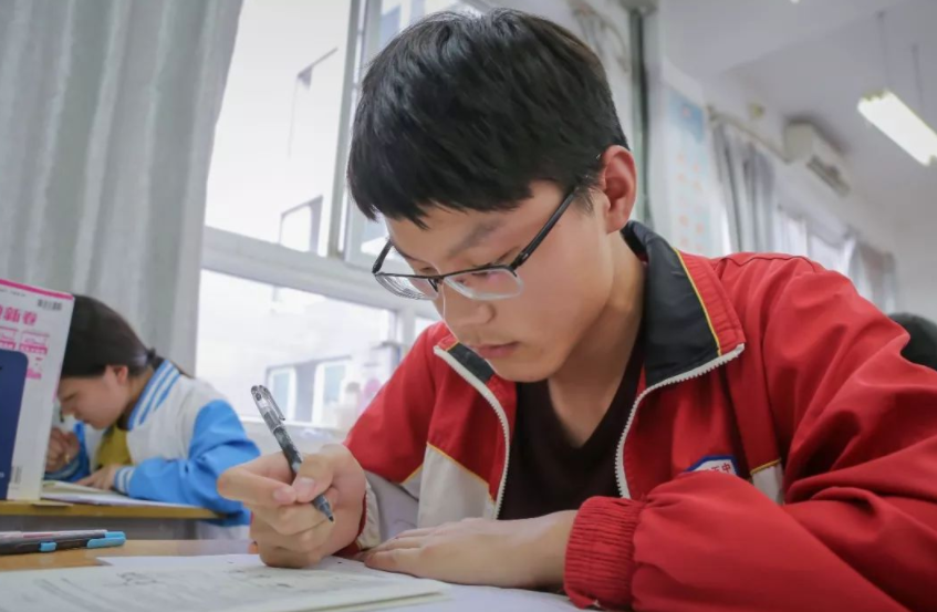 新高考选科“迷之组合”，物理化学生物并非良配，越往后越难学