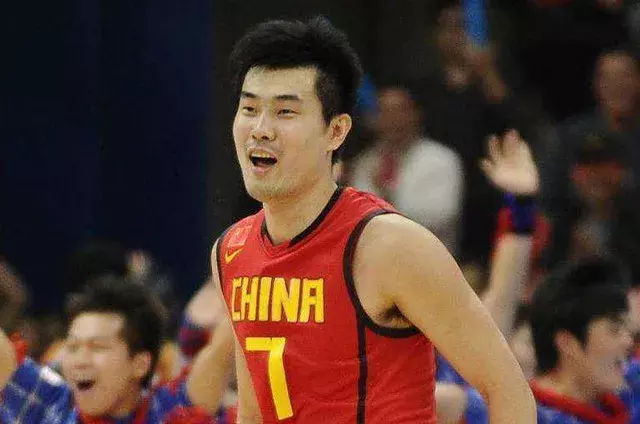 王仕鹏为什么没打nba(前辈不好惹！王仕鹏怒怼周琦打不了NBA是人不行，周琦诚恳道歉)