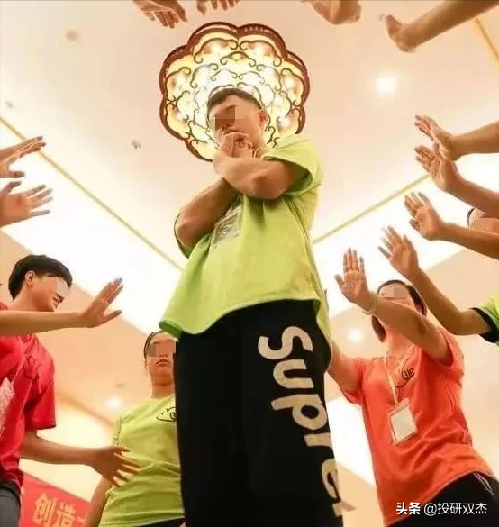 洗脑、发疯、猝死：恐怖“灵修课”背后的精神操纵术