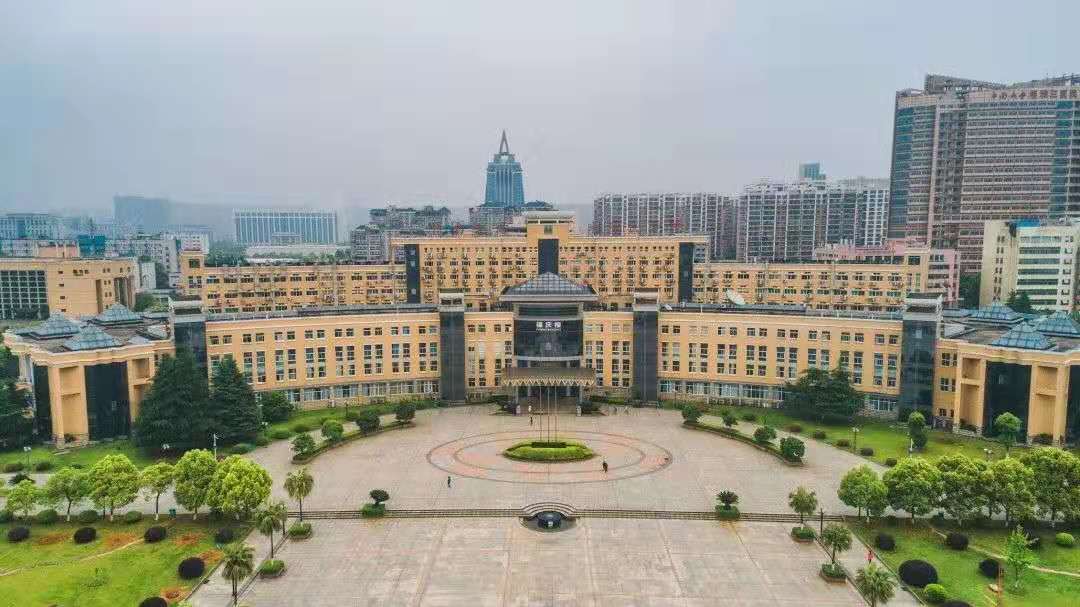 坐拥5大校区，14个食堂吃遍网红美食，湖南这所