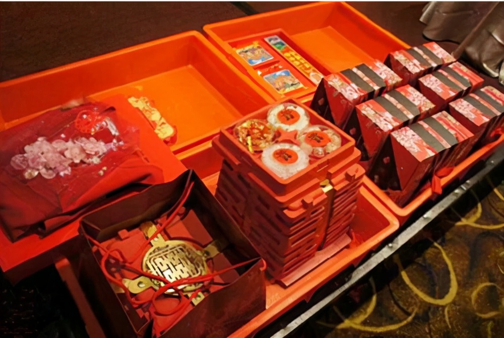订婚四样礼都是什么（订婚四彩礼都有什么讲究）