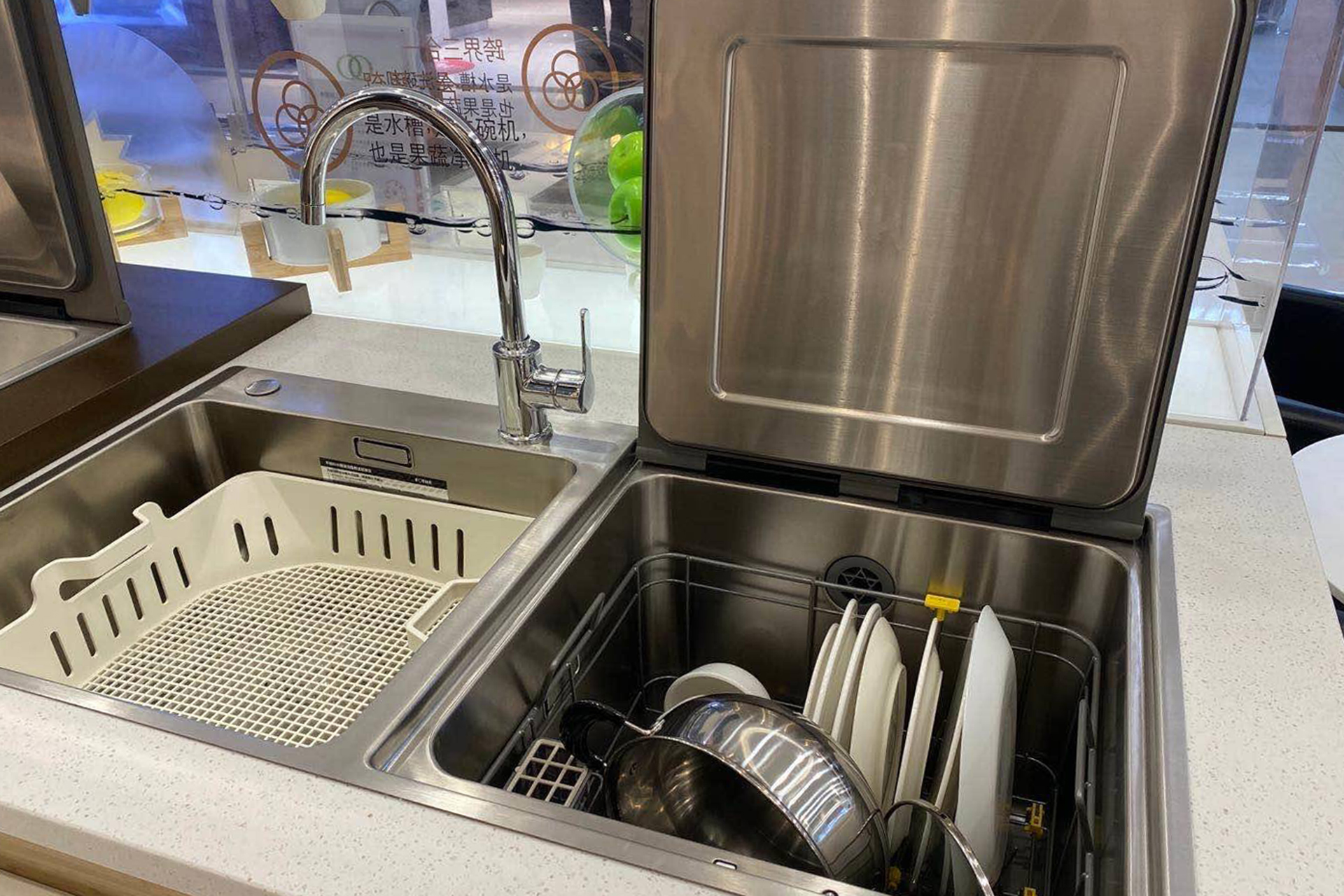 很多人不买水槽洗碗机，我哥们偏要买，用了三年，听听他说的实话