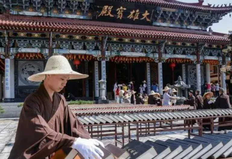 广东谭家三姐妹：青春年华集体出家为尼，多年后两人当上住持