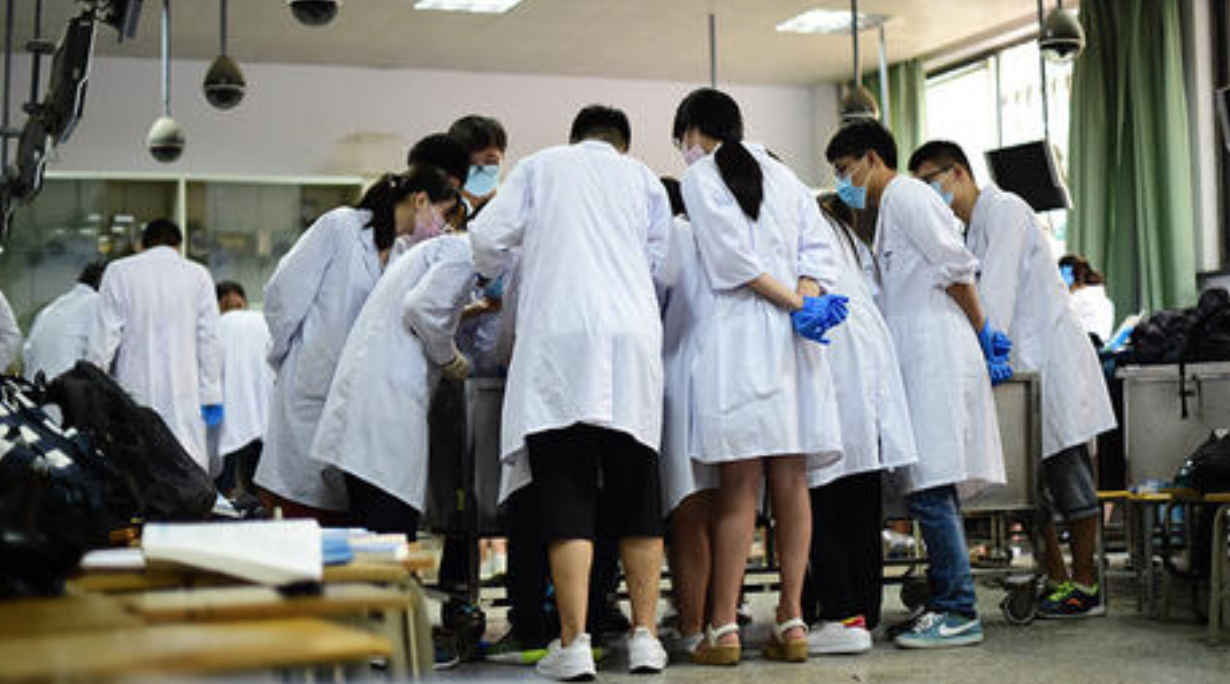 “临床医学”哪家强，清华医学院脱颖而出，榜首另有它校