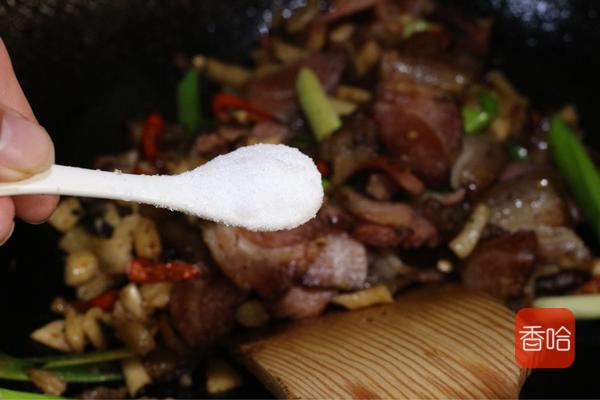 腌腊肉最“忌讳”直接放盐！难怪肉味酸又容易坏，白白毁了一块肉