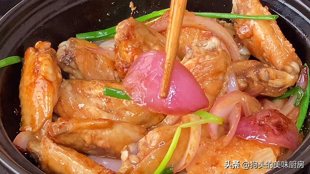 鸡翅这样吃着才爽，一次做一锅不够吃，学会做给家人吃，太解馋了