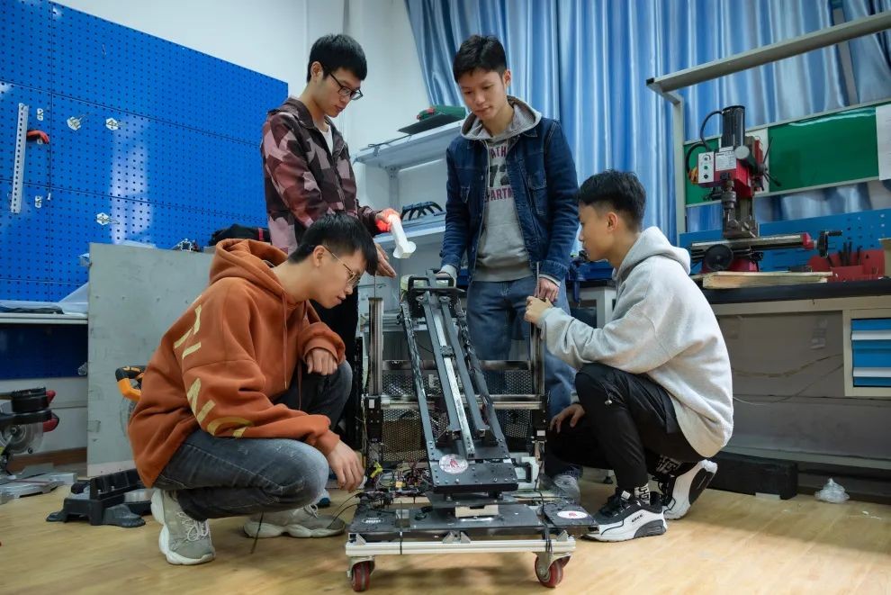 川大一寝室全体保研名校：又帅又努力的小哥哥，好样的