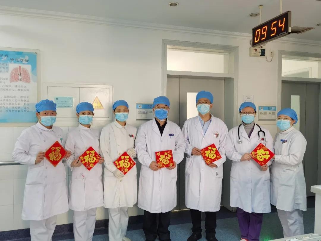 春节值班，赶上“夺命连环Call”是什么体验？| 医生们的异乡春节