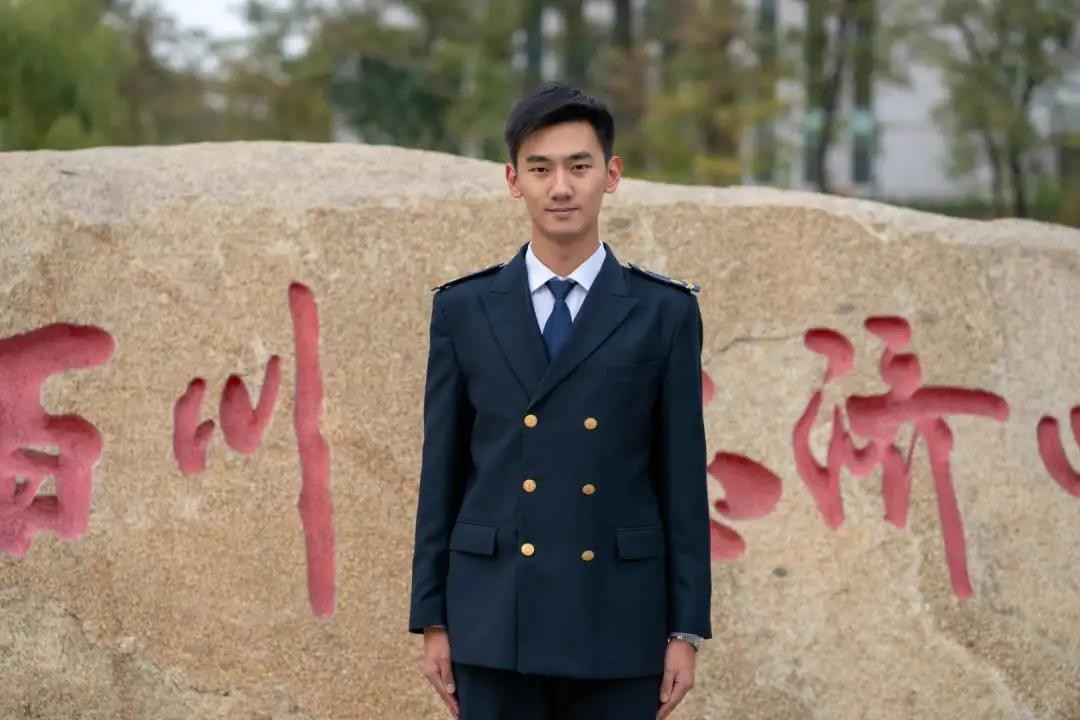 3年专业第一，45门课近“满分”！东北“男神”4次破格保研，颜值超高！